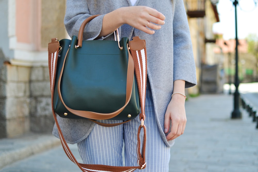 what is the best handbag color