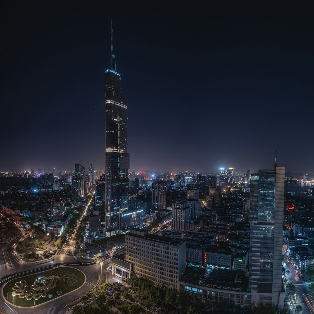 Skyline de la ville pendant la nuit