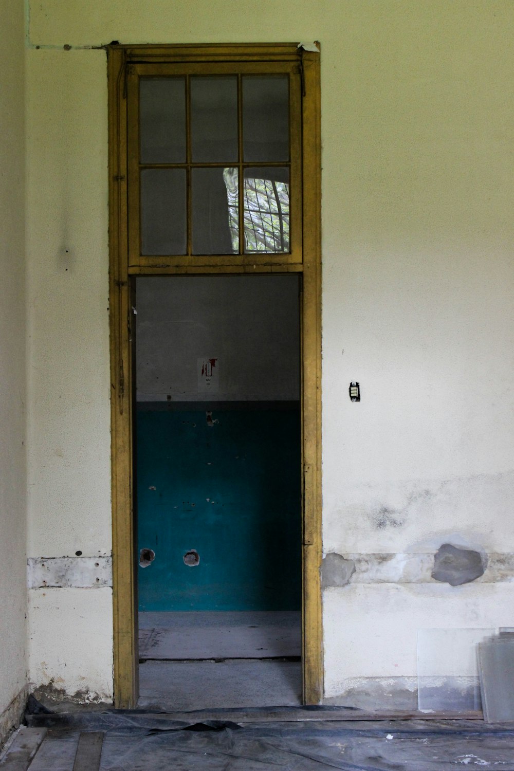 porta de madeira marrom