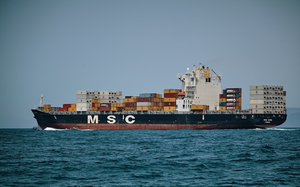 M S C navio de carga navegando