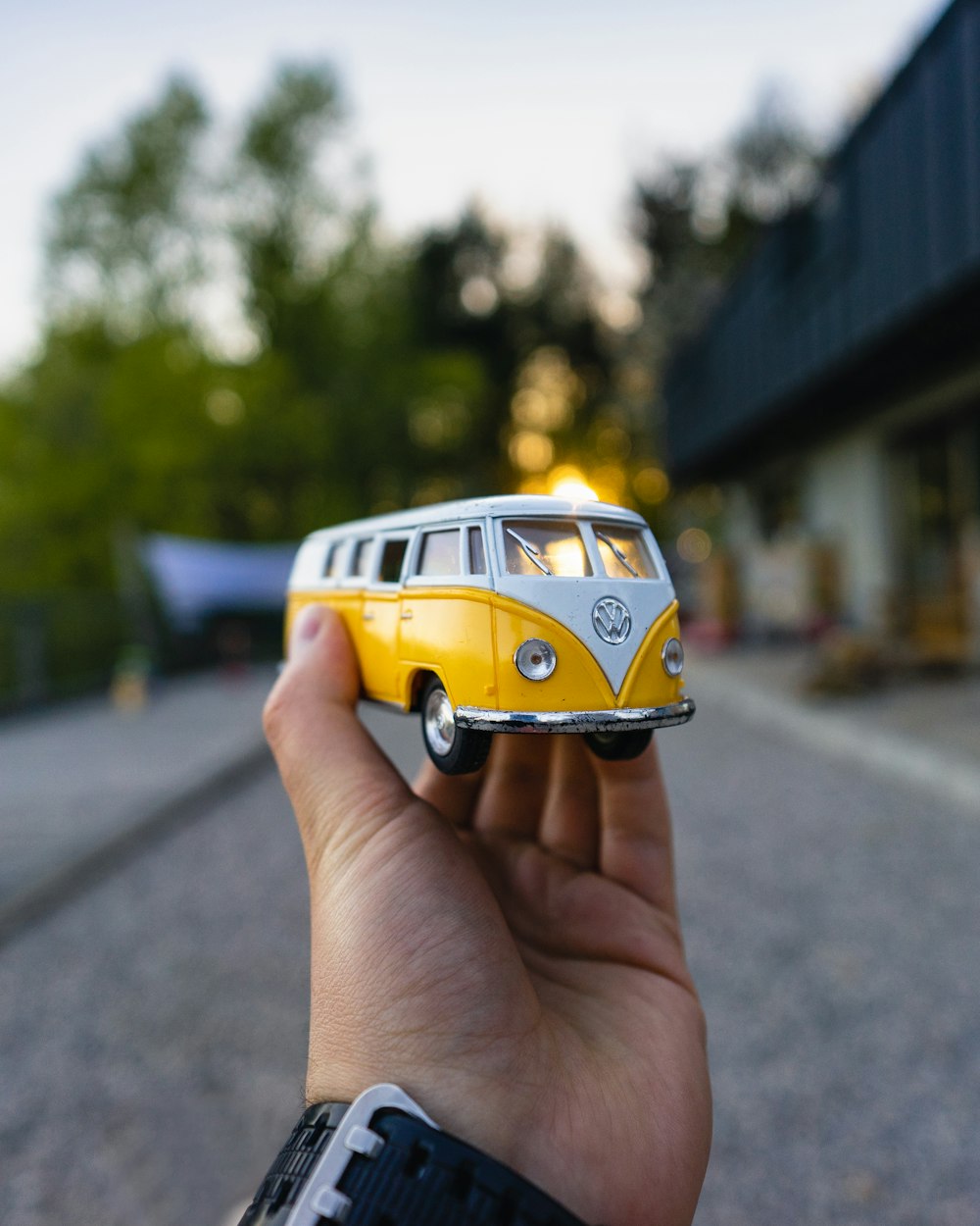 Maquette Volkswagen T-1 jaune et noire