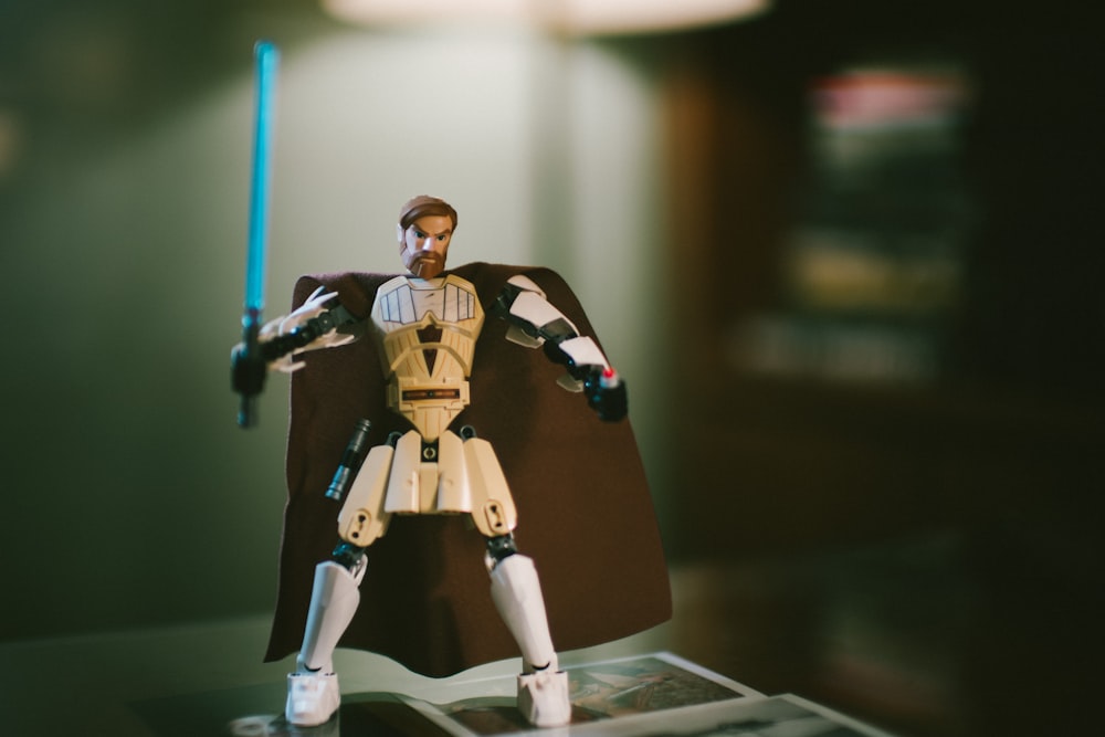 figura de ação branca de Star Wars