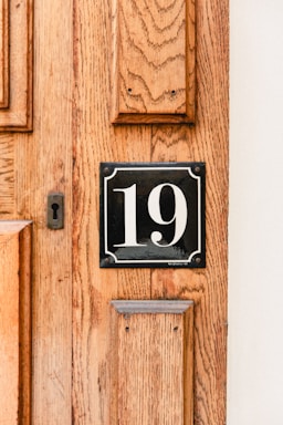 A locksmith opening a door at night in Rome with a phone number visible.