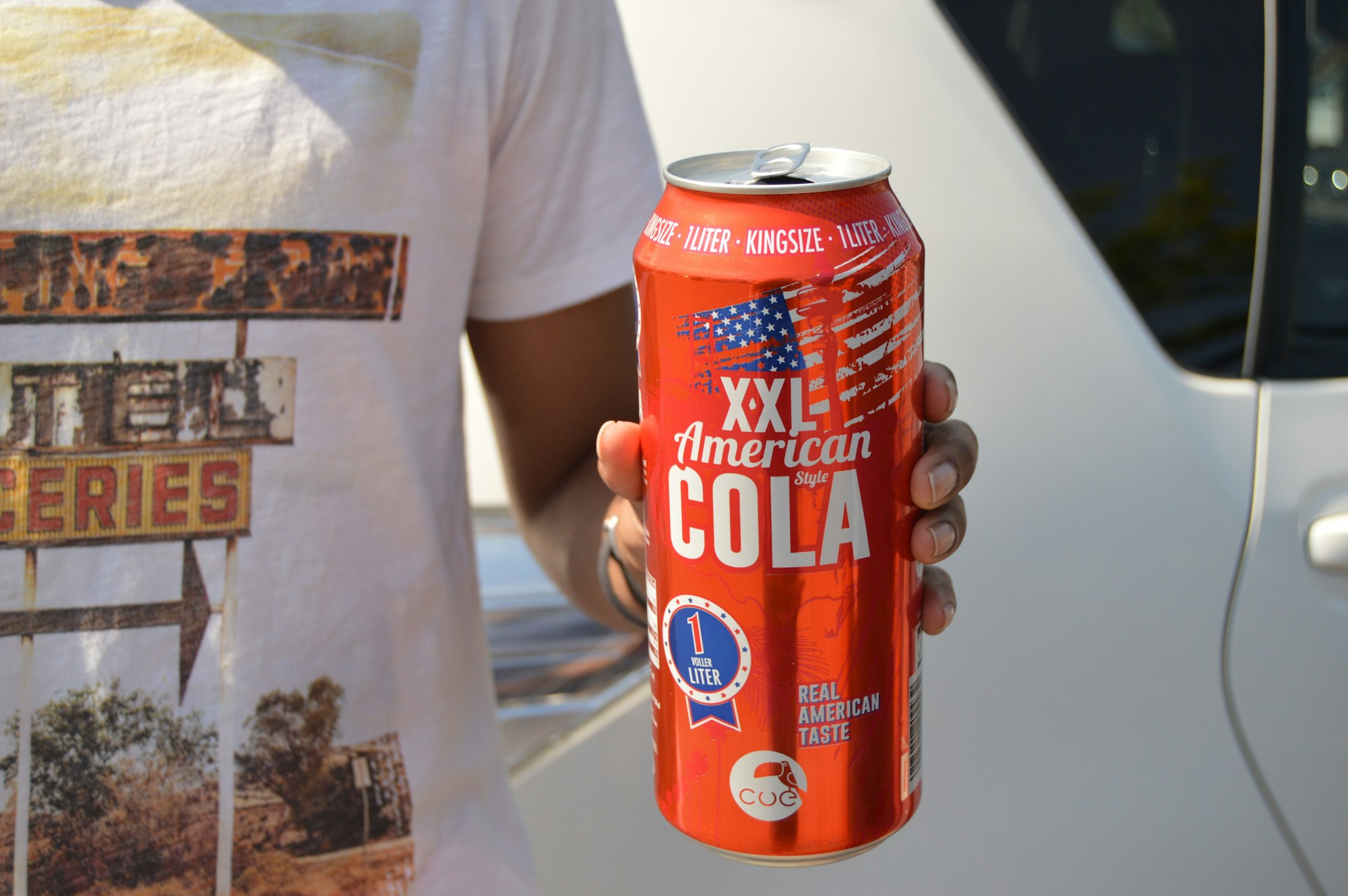 Extra large American Cola is full of sugar
