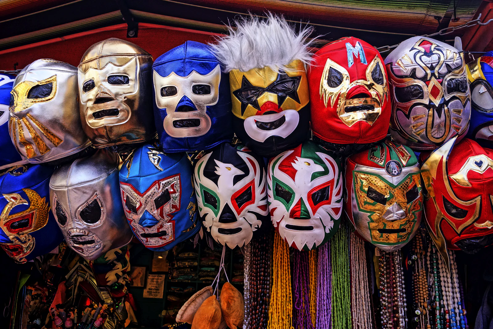 Máscaras tradicionales mexicanas de colores