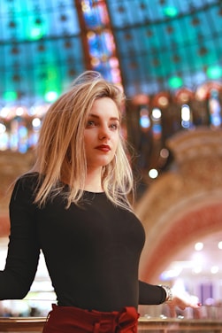 woman in black long-sleeved shirt