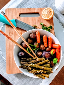 Nutrition's Impact on Aging: A Bidirectional Relationship