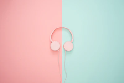 Wireless smart earbuds
