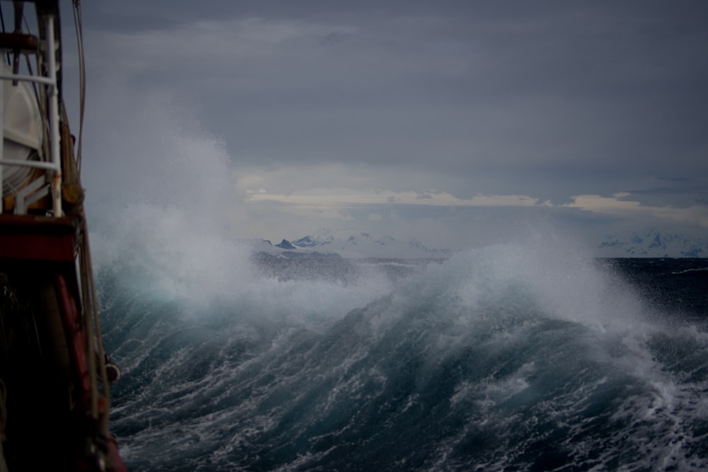 huge wave at daytime