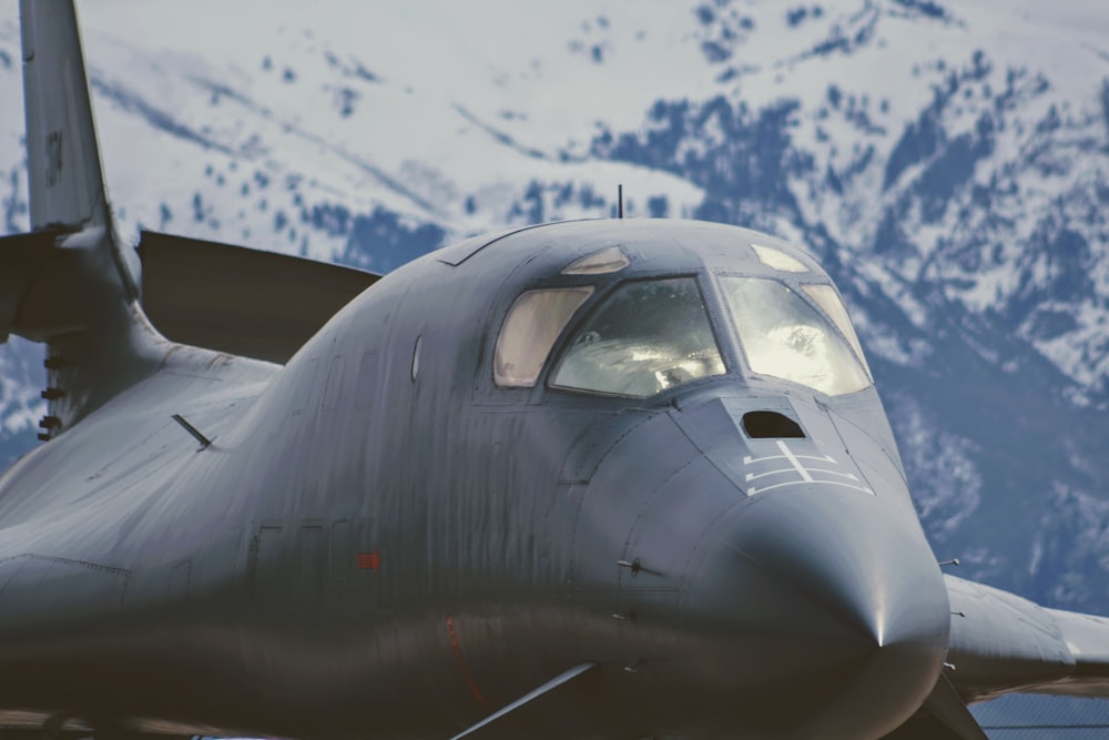 Flugzeug in der Nähe von Mountian