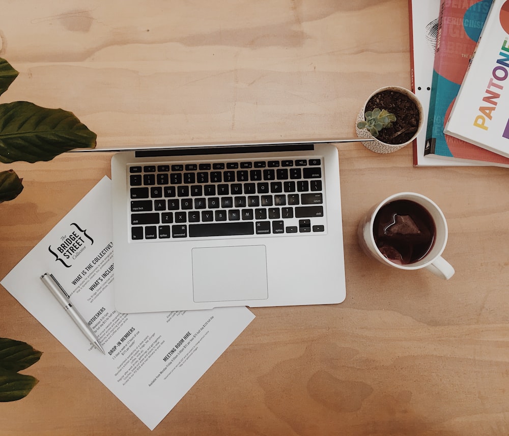 500 Desk Flatlay Pictures Hd Download Free Images On Unsplash