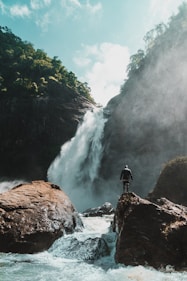 Health Vibes - Stretch to stop pain & inflammation and keep your freedom & hike to a waterfall