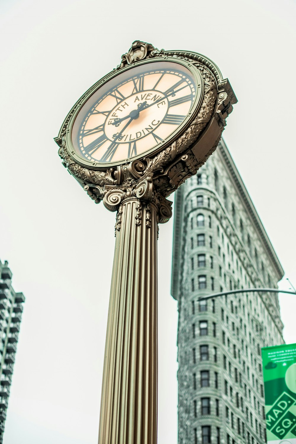 Relógio analógico do Edifício Quinta Avenida