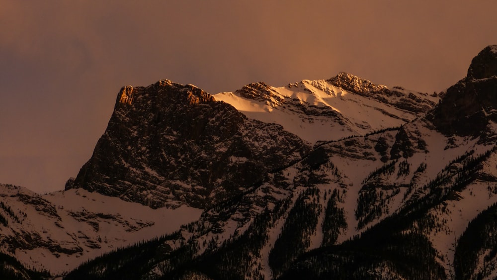 mountain cover with snow photography