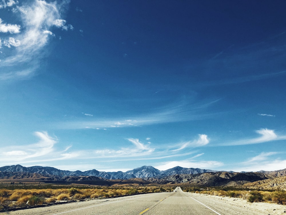 blue and brown mountains