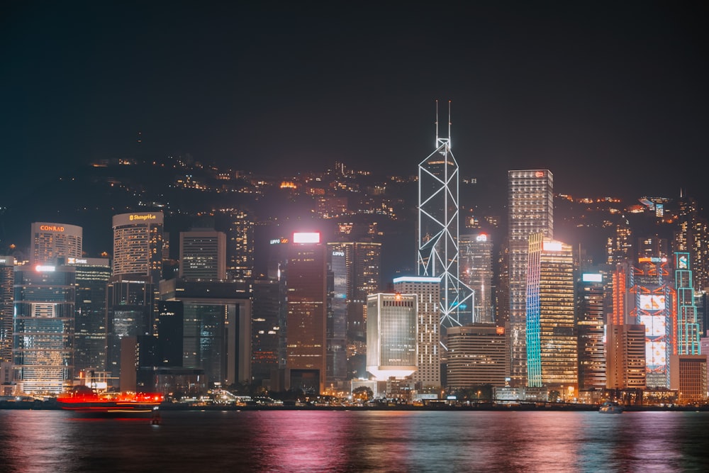 Hongkonger Stadtbild bei Nacht