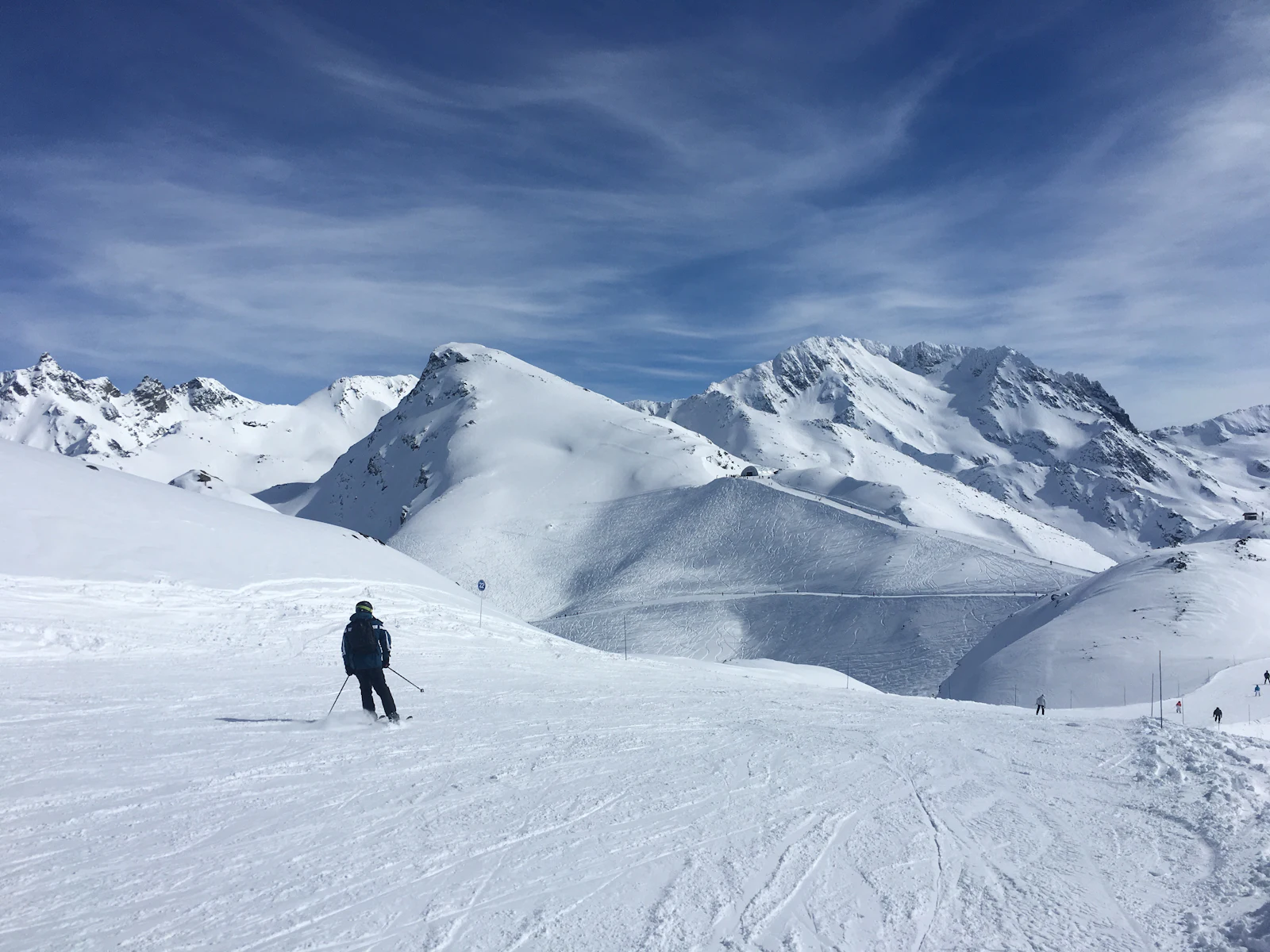 Versant enneigé du massif du Mont-Blanc en haute montagne (photo d'illustration)