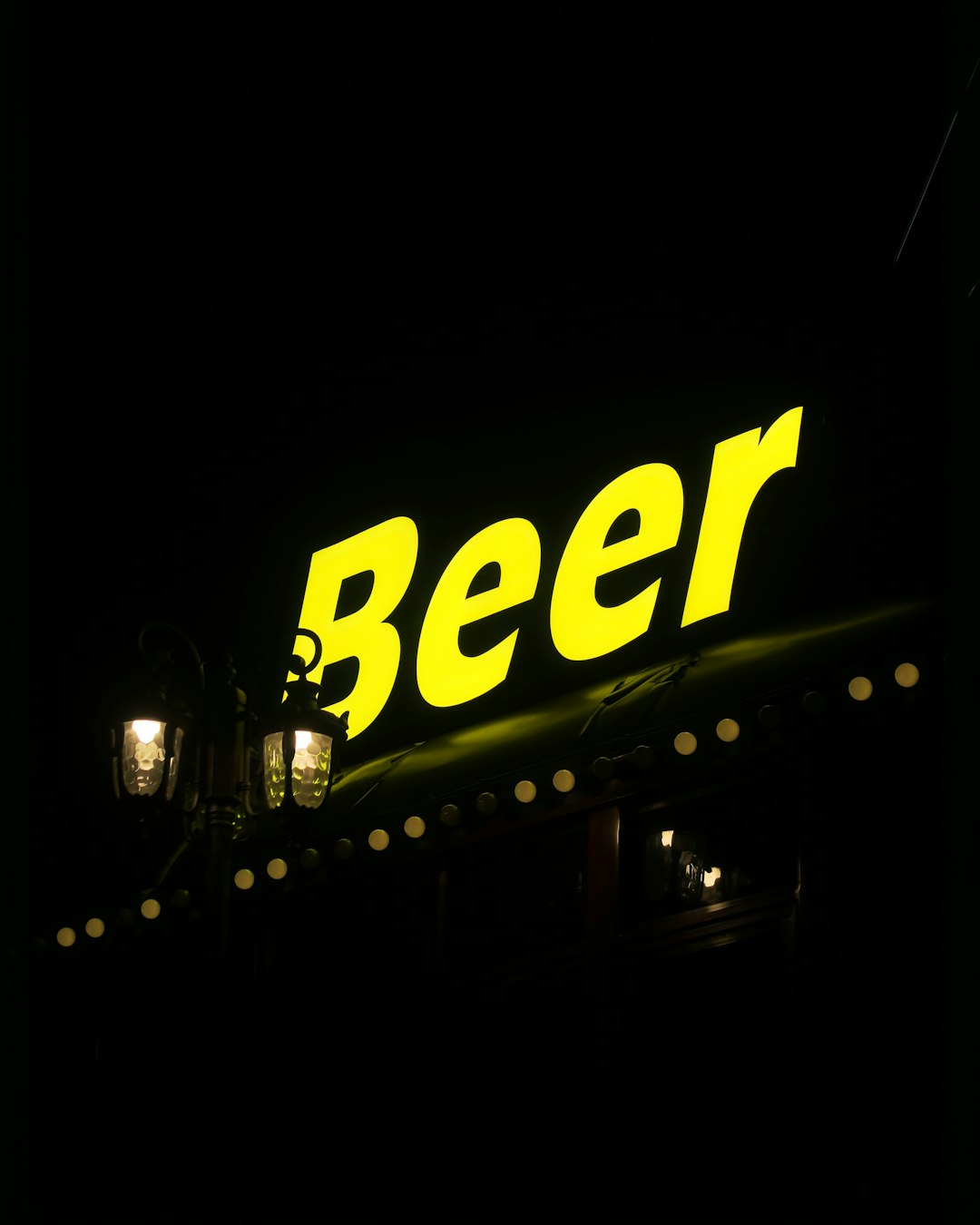 yellow Beer neon sign