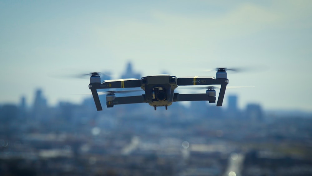 drone volant dans les airs