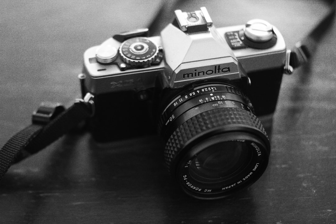 black and silver Minolta DSLR camera