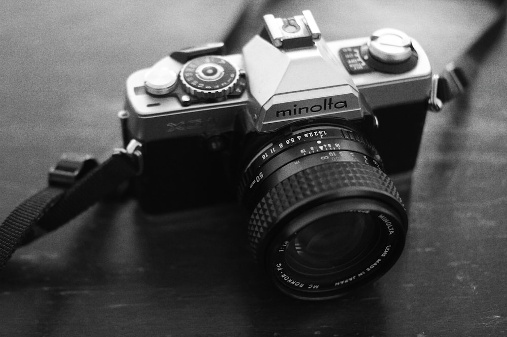 black and silver Minolta DSLR camera
