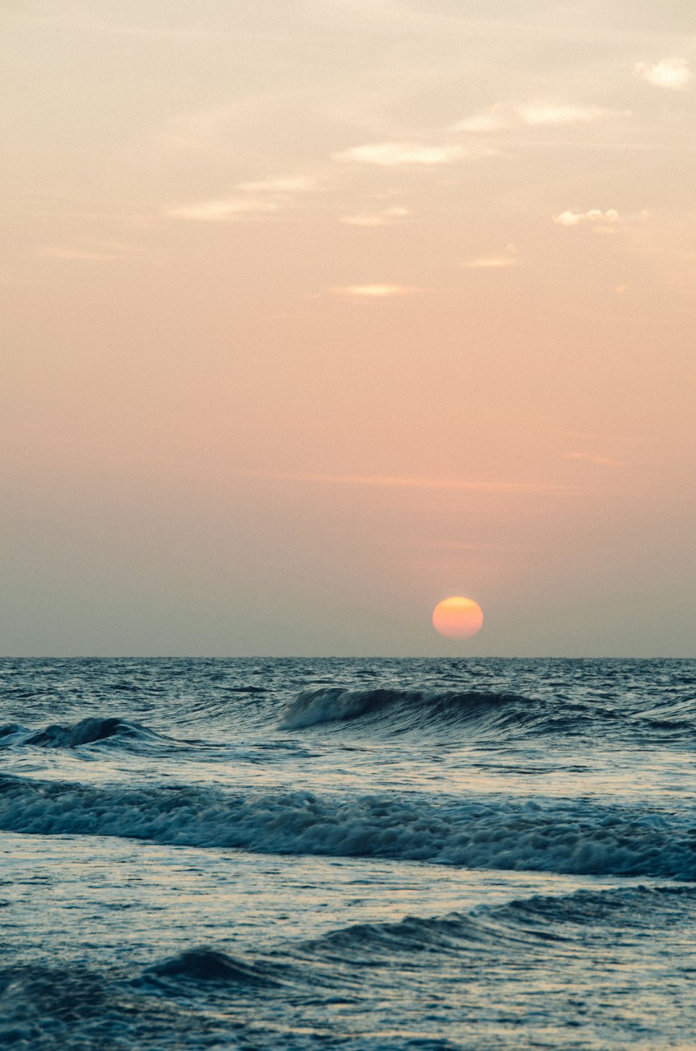 Plan d’eau au coucher du soleil