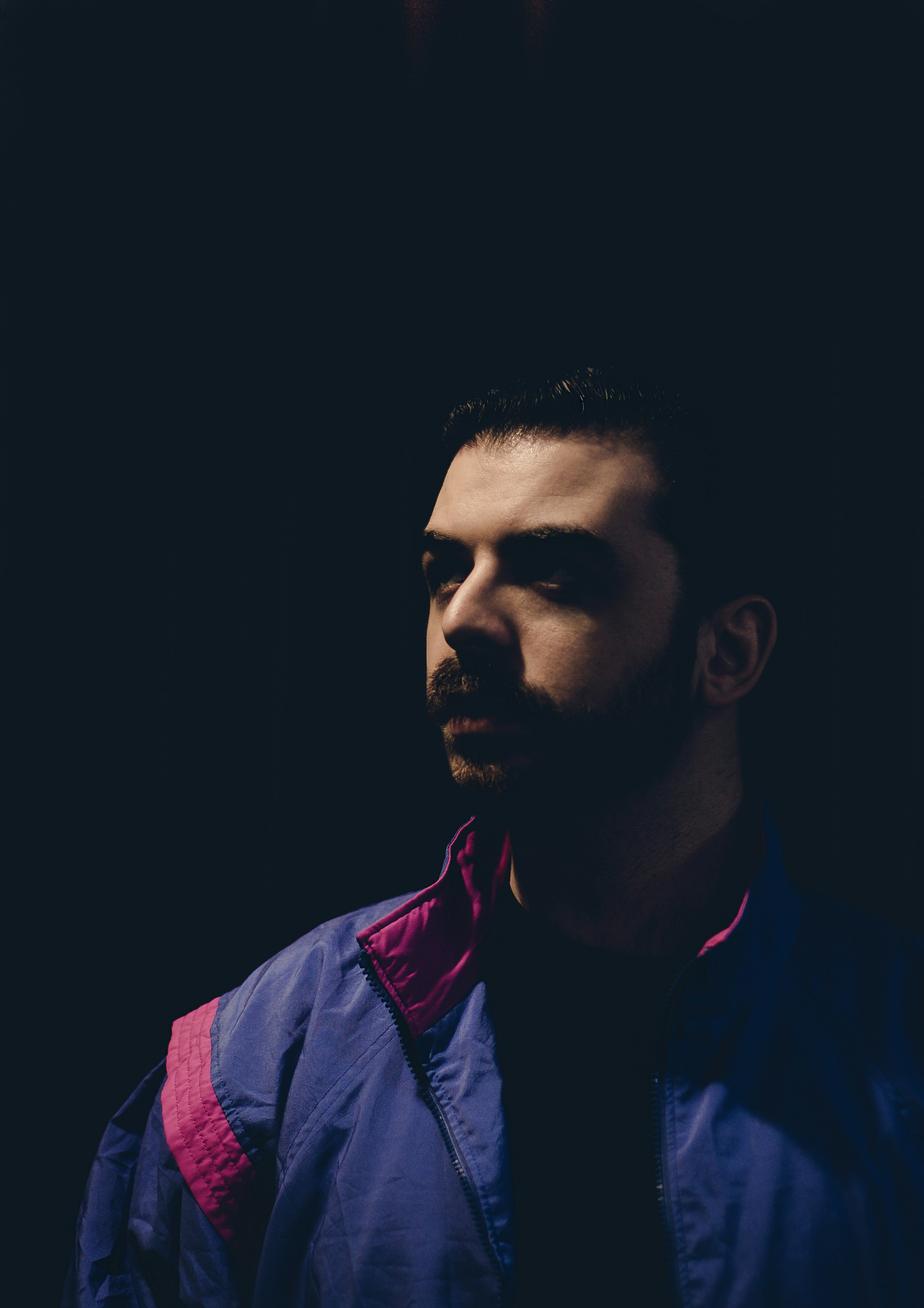 任正非，华为的狼性掌舵人与时代远航者