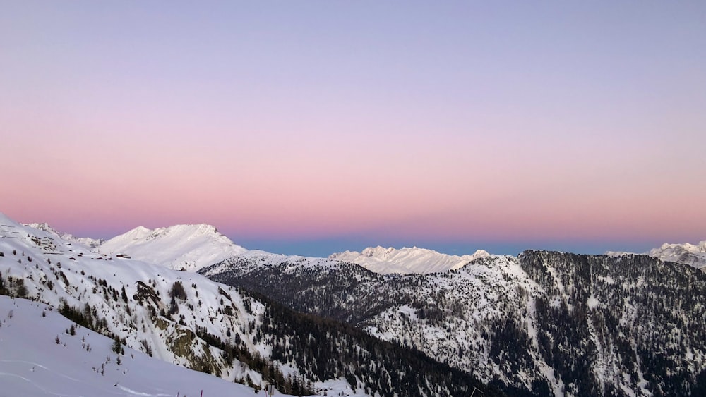 Fotografía de paisajes de montañas nevadas