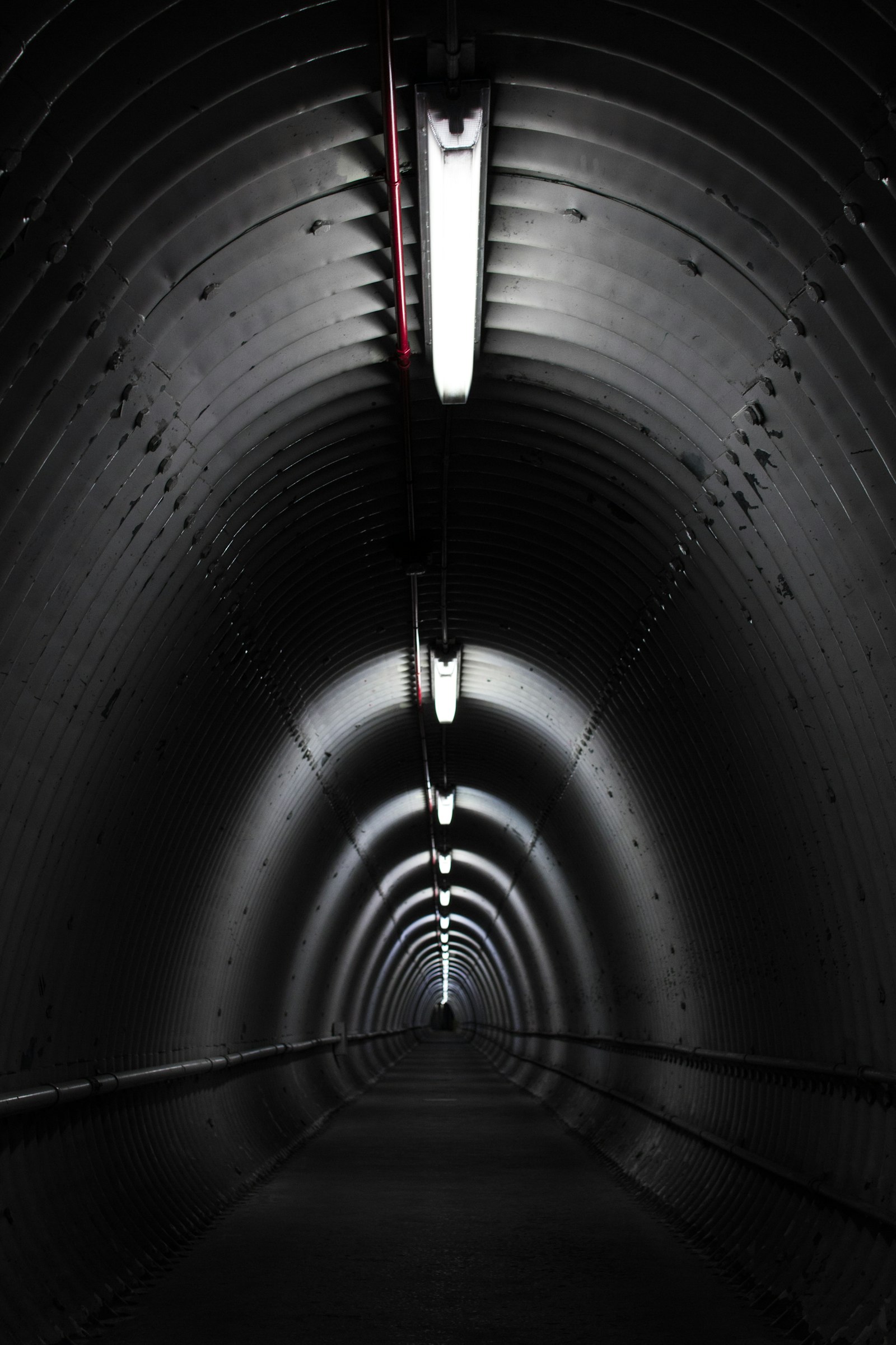 Canon EOS 600D (Rebel EOS T3i / EOS Kiss X5) + Sigma 30mm F1.4 EX DC HSM sample photo. Gray concrete tunnel with photography