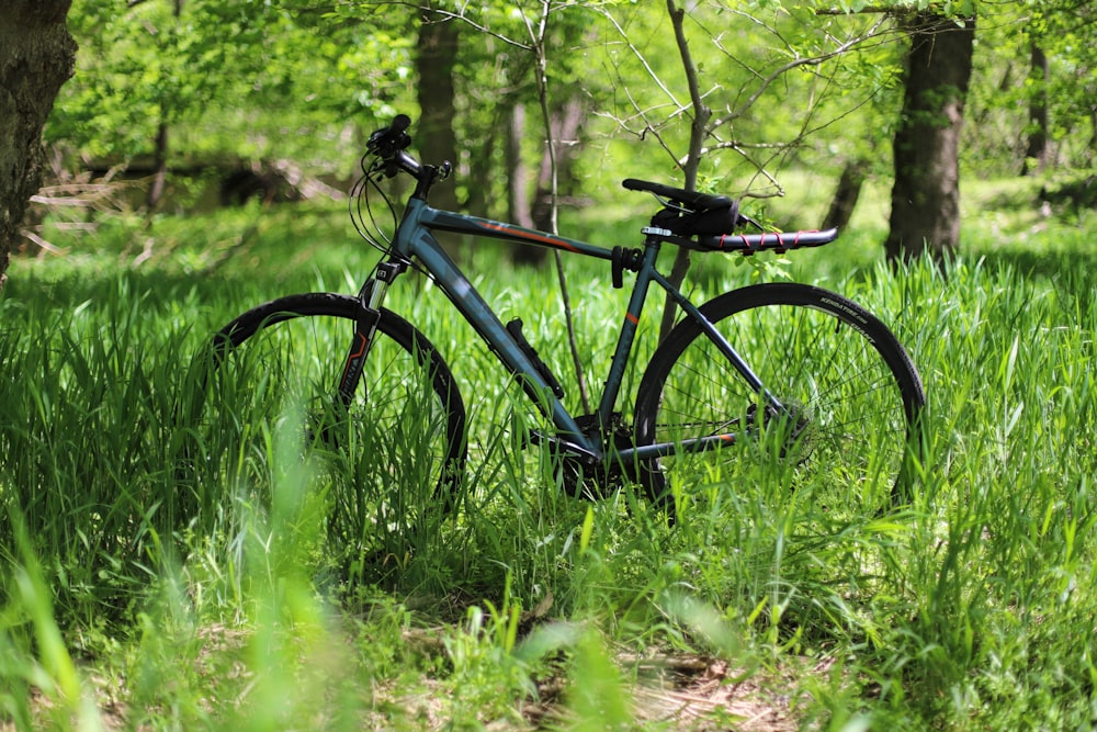 gray hardtail mountain bike in grass