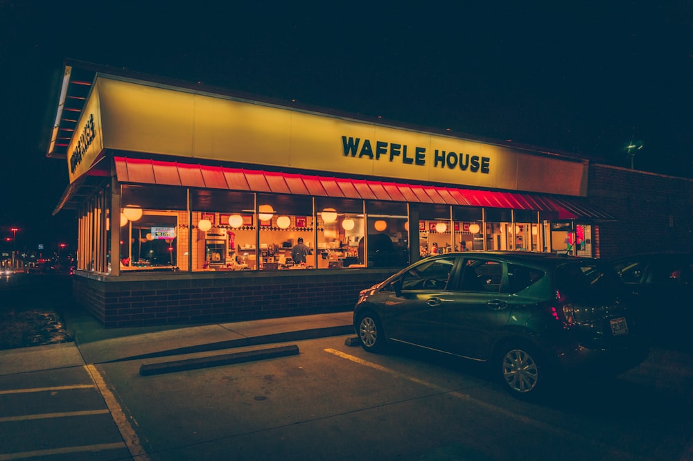 Vitrine da Waffle House durante o dia