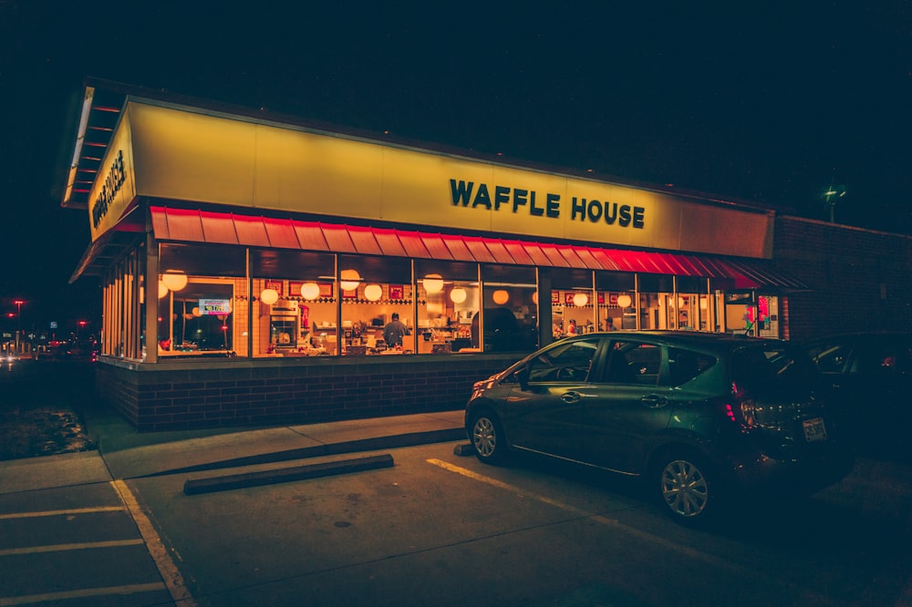 Vetrina di Waffle House durante il giorno