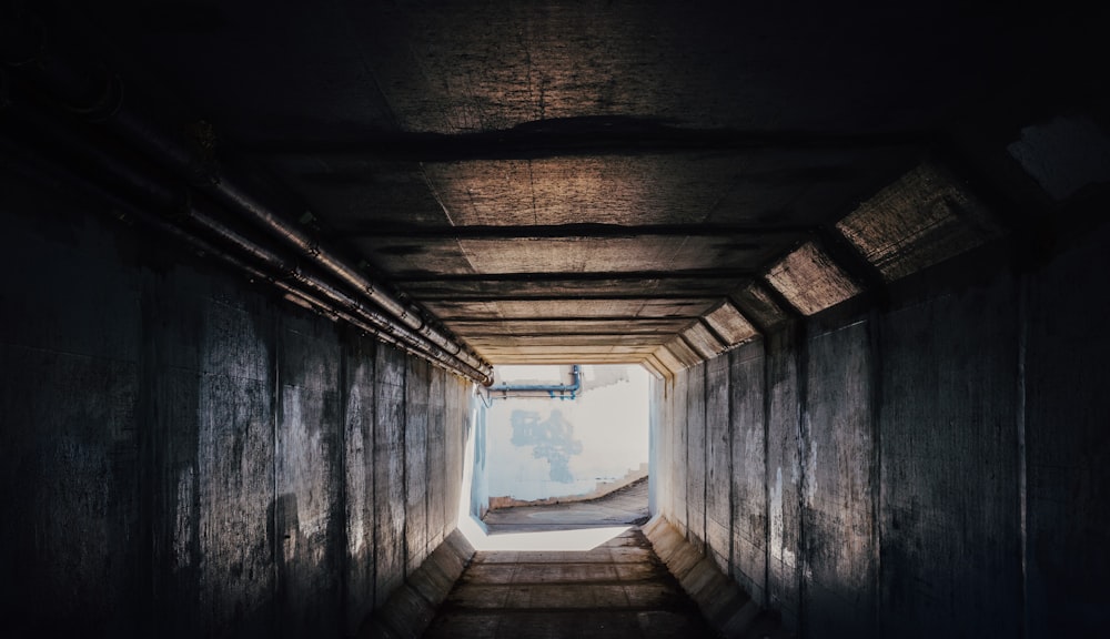 túnel cinza