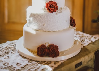 round white floral 4-tiered fondant cake