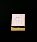 Minimalist gold line icon showing calendar with automated booking.