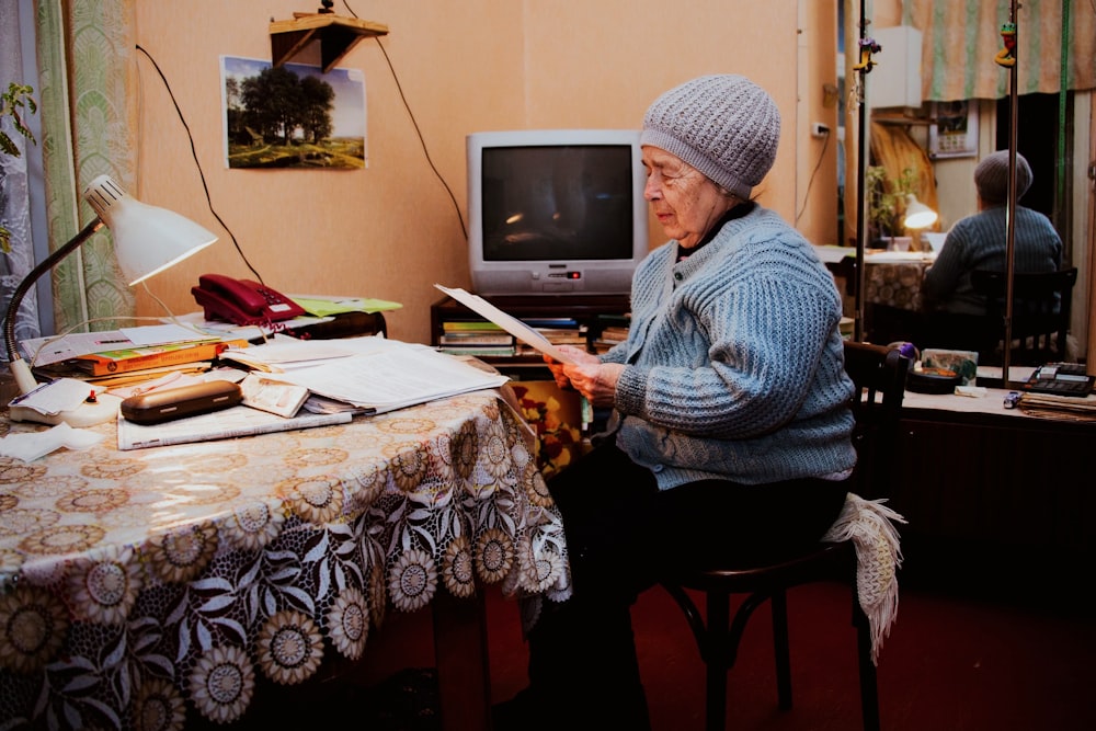 woman reading a magazine