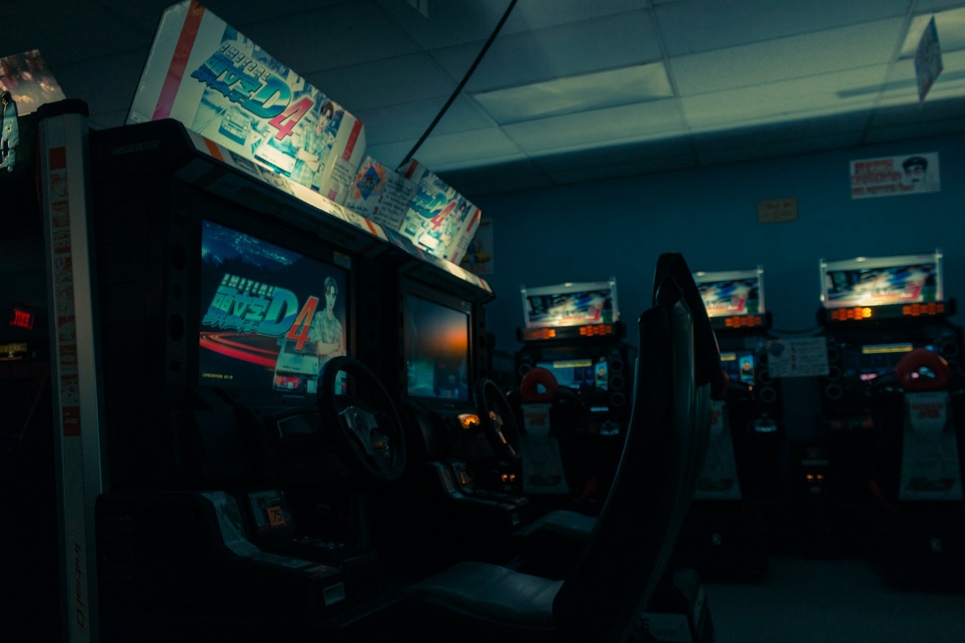 gray computer monitor