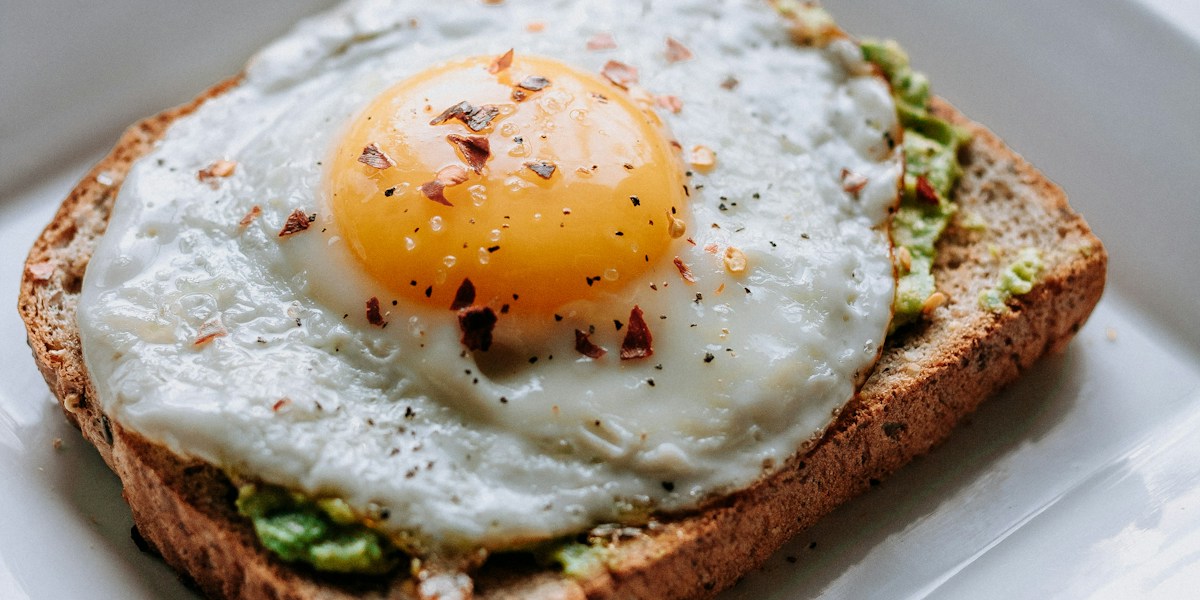 Tostadas de Aguacate con Huevo