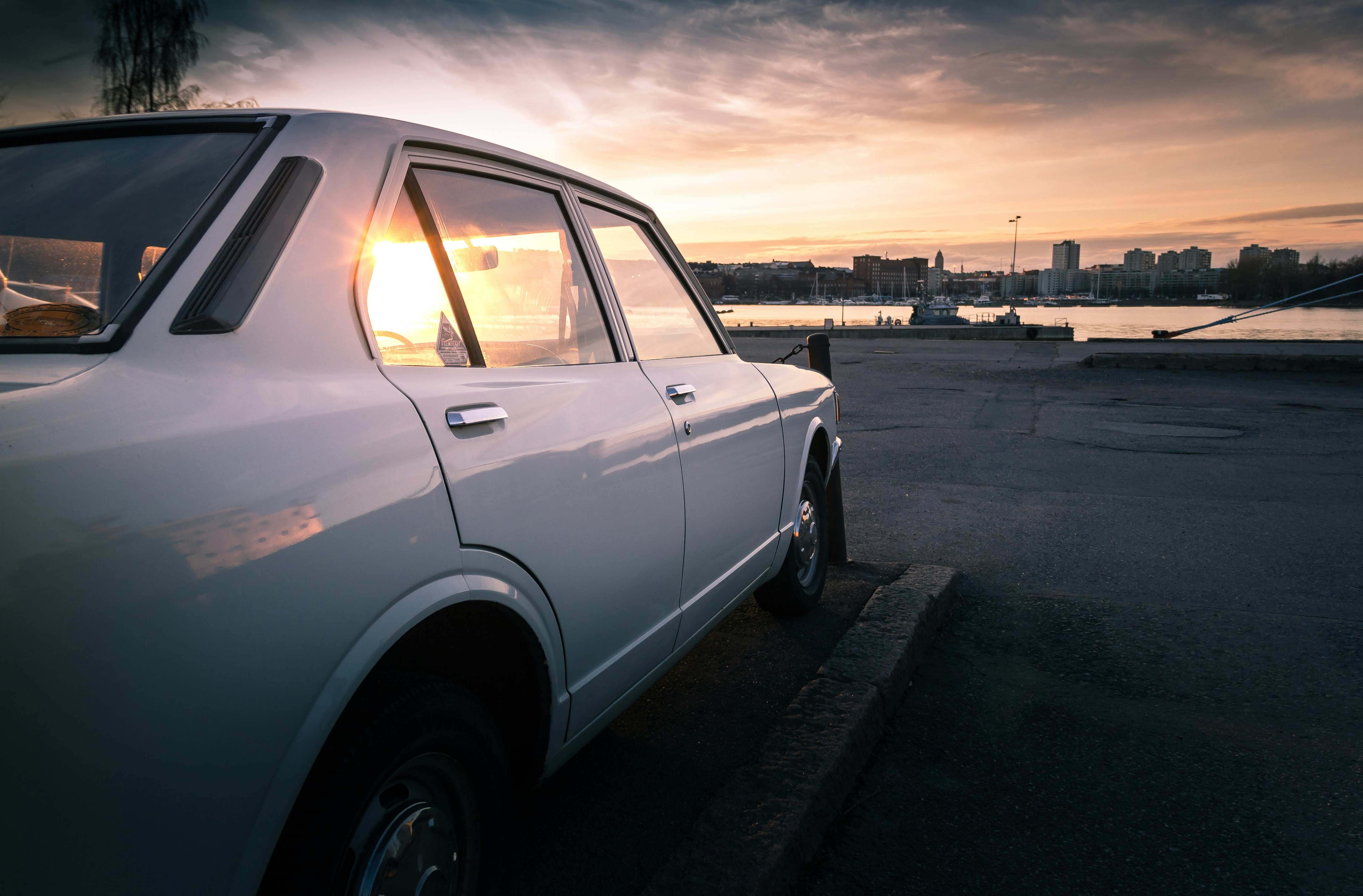 Foto zum Thema Weiße Limousine Kostenloses Bild zu Helsinki auf Unsplash