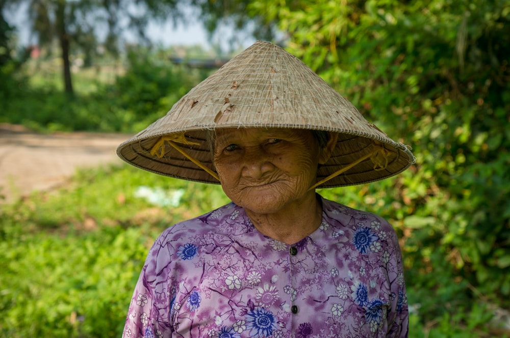 woman wearing sakkat hat