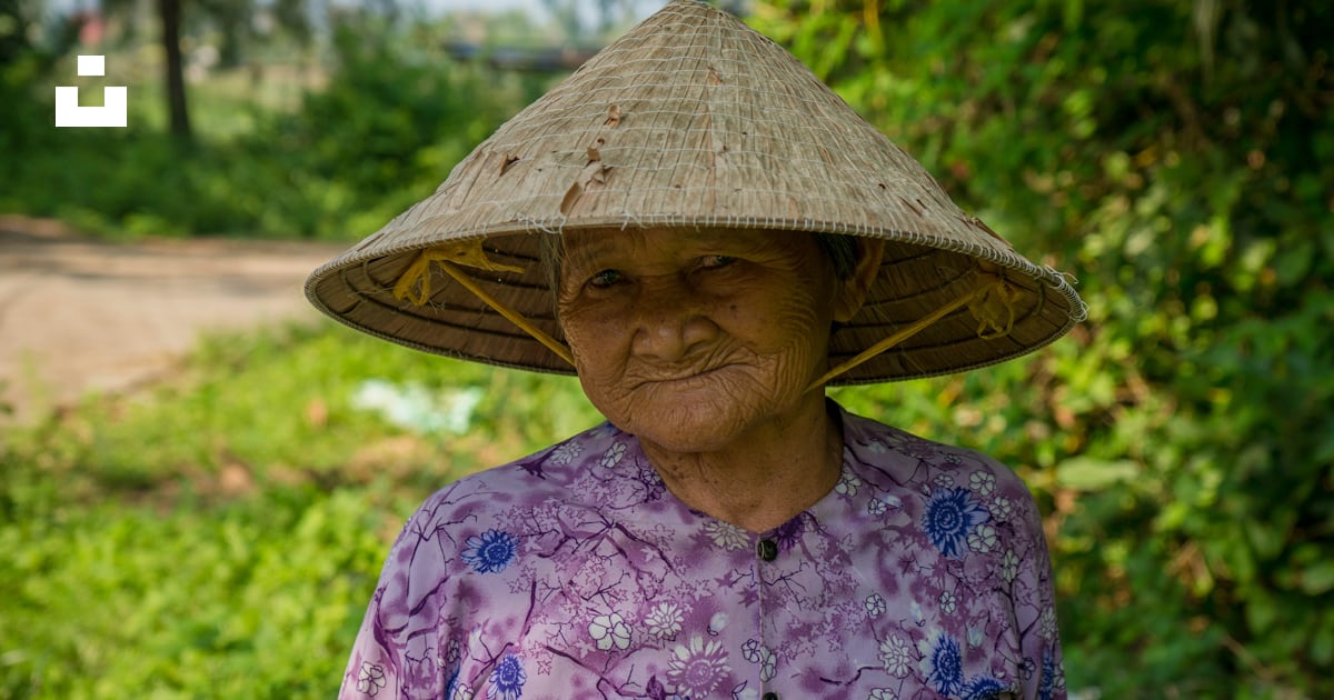 Woman wearing sakkat hat photo – Free Vietnam Image on Unsplash