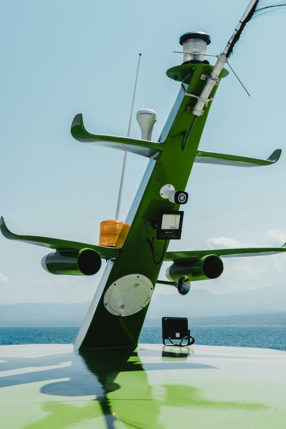 photo of green ship antenna