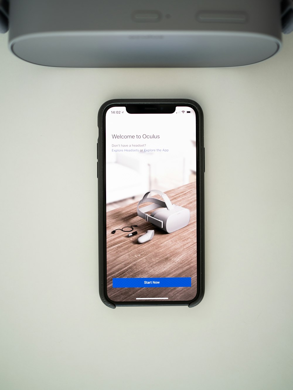 iPhone displaying Welcome to Oculus photo – Free Image on Unsplash
