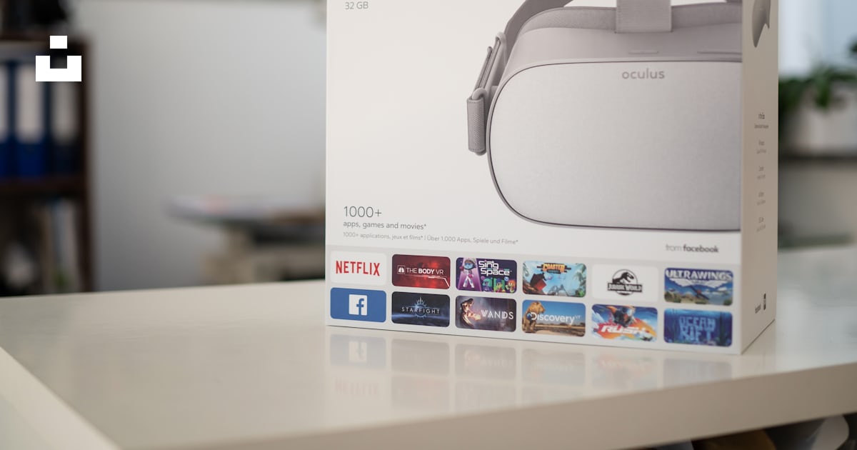 White Oculus Go VR goggle box photo – Free Tech Image on Unsplash