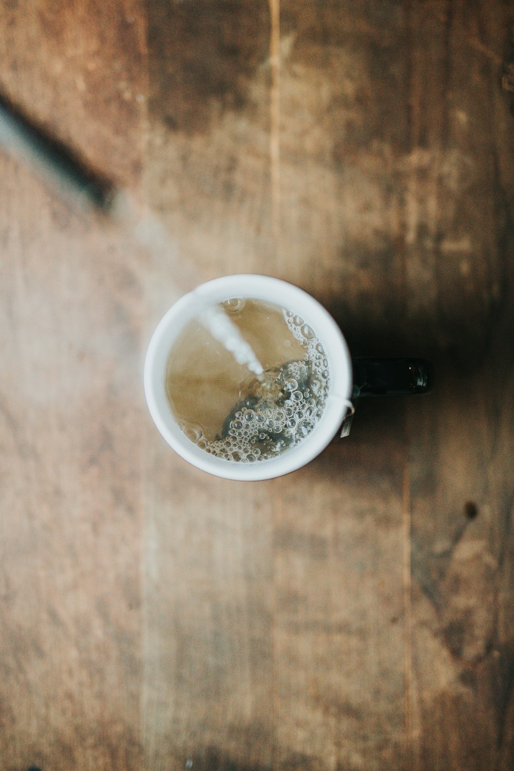 white and black ceramic mug