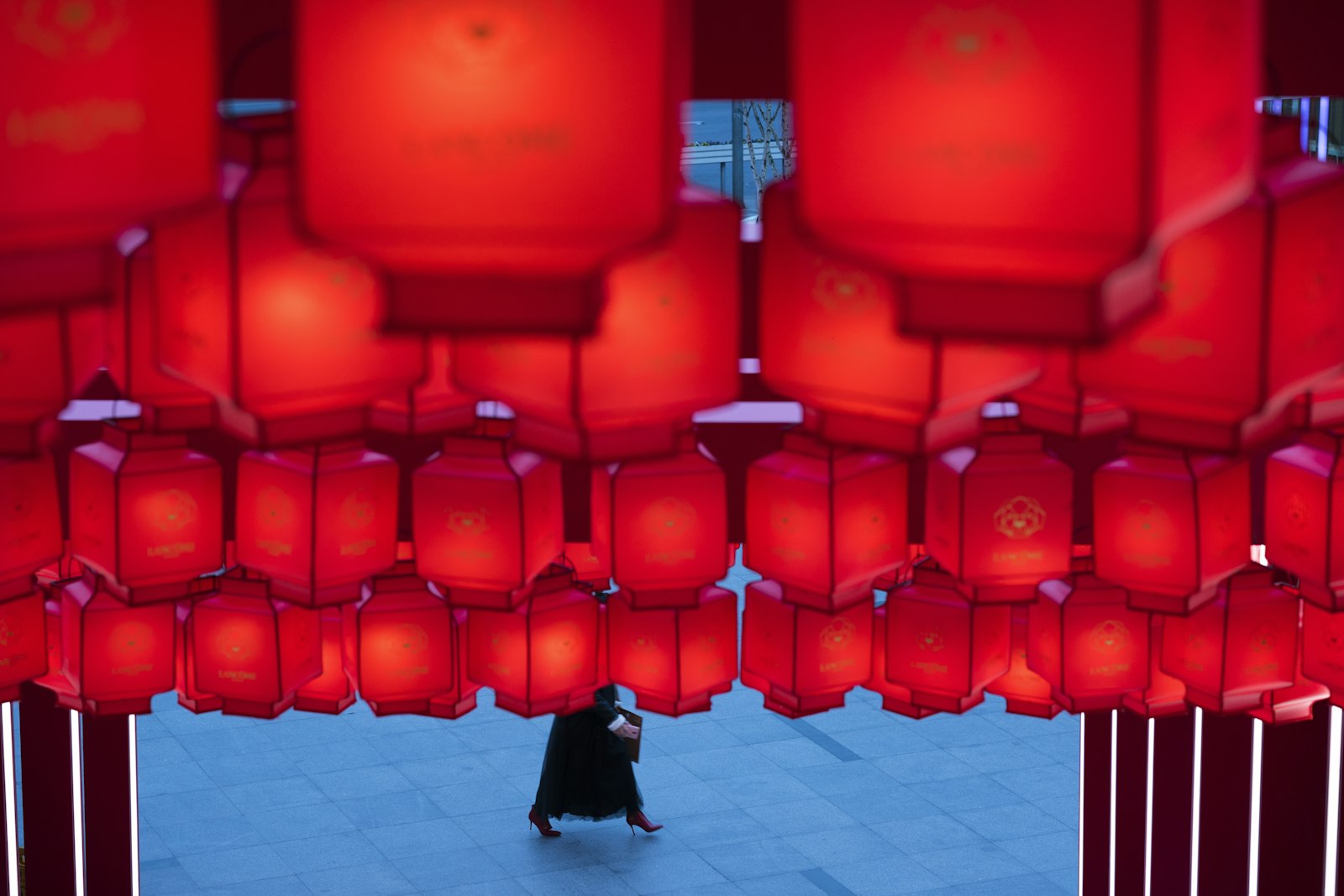 Sony a7R II + Sony FE 85mm F1.4 GM sample photo. Red hanging lantern photography