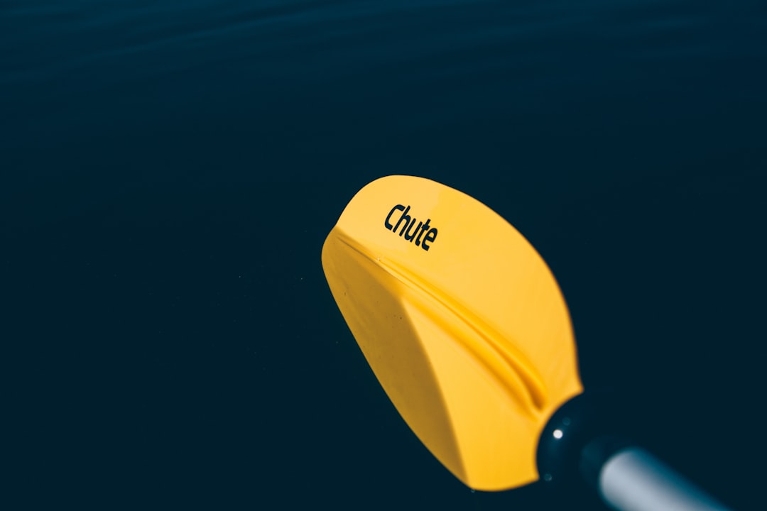yellow Chute kayak paddle