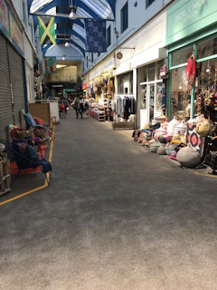 Wide corridor of Plaza Caguán showcasing various local shops and boutiques.