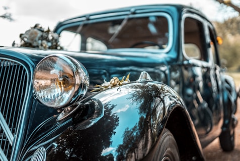 closeup photo of a black car
