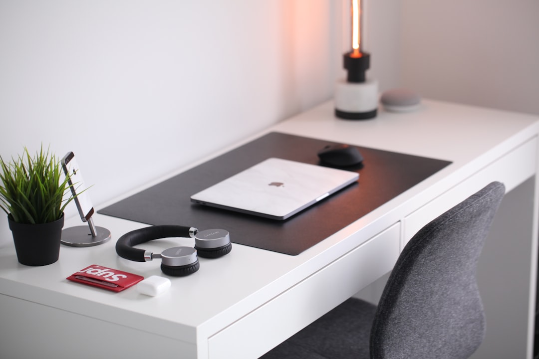 Minimal Desk Setup Pictures | Download Free Images on Unsplash